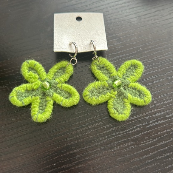 NWT Free People Oversized  Green Flower Crochet Boho Earrings - Picture 2 of 4